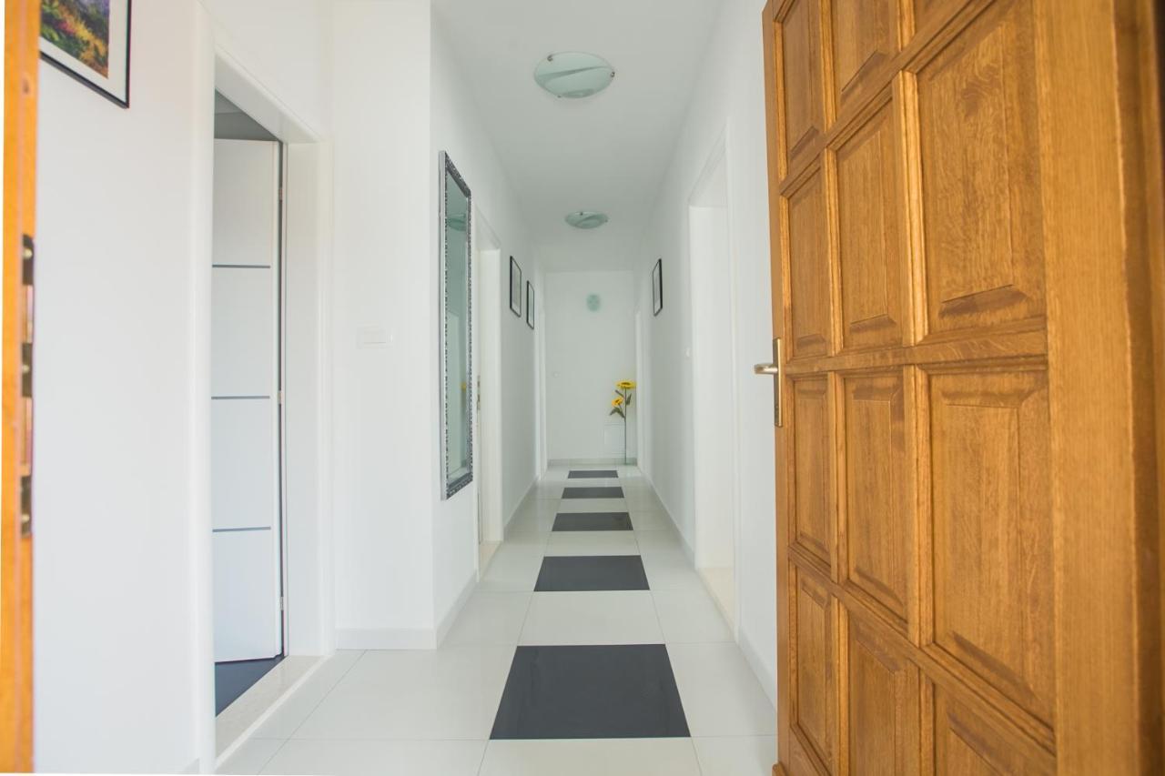 Lotus Apartman Split Exteriör bild